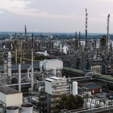 BASF: Stellt Europa­vertrieb für Poly­oxy­methylen (POM) um
